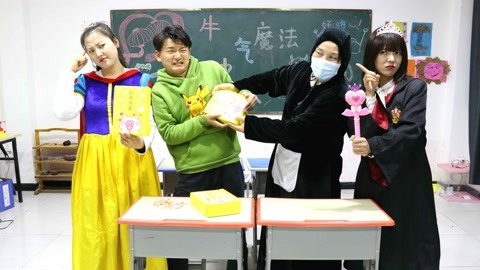 黑衣人故意碰瓷同学们，小美用“痒痒术”惩罚她，结局如何？