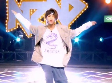 贾跳舞练习室演绎激情说唱