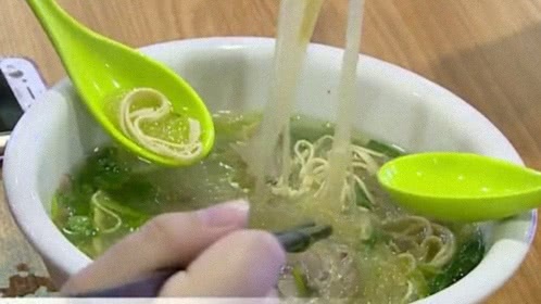 人气美食 街头客 一个锅贴一勺汤