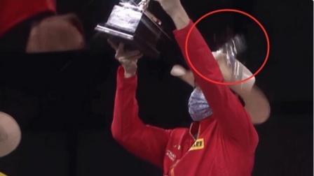 体育show 开盖有奖！樊振东举起奖杯被盖子砸头