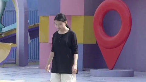 黑衣女生轻松夺冠笑开花 从容心态关关可见