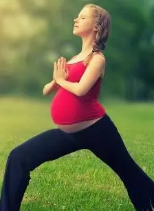 孕妇妈咪练瑜伽