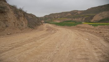 属中部梁塬沟壑区,以永寿梁东部与渠子乡为分