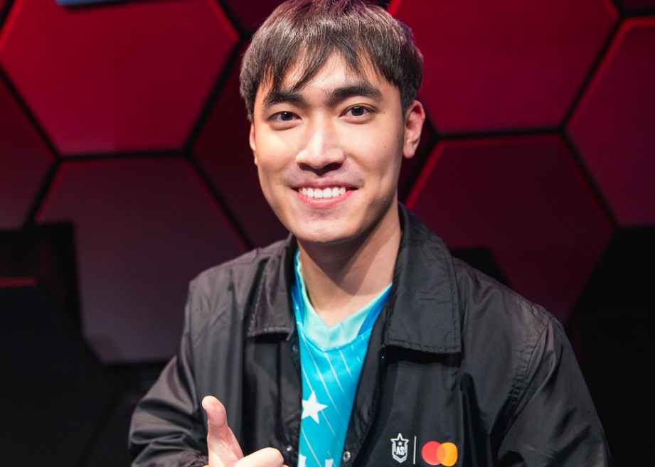 越南赛区打野选手levi更推: faker把他的蓝给我了,我的人生圆满了!