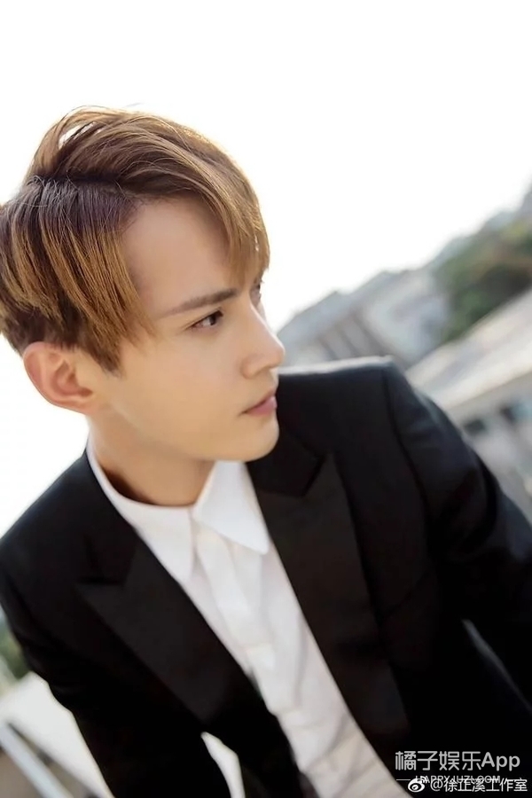 还记得《爱情睡醒了》的季如风吗?他现在长这样