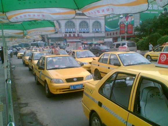 羚羊出租车起步价:5元/3公里,不收过桥费
