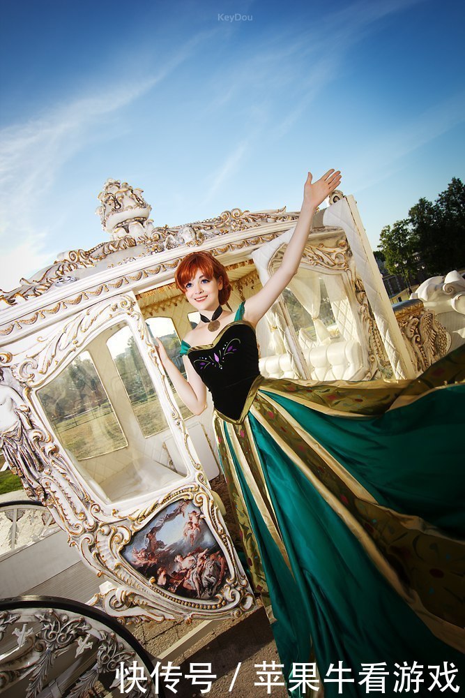 冰雪奇缘安娜cosplay:这萝莉脸很惹人爱!