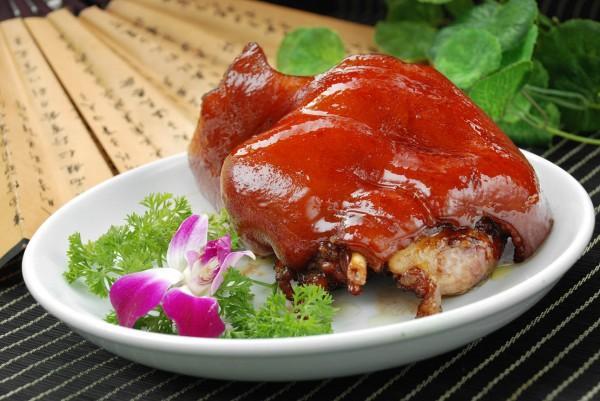 卤猪肉,是汝州民间最大众化的美食.