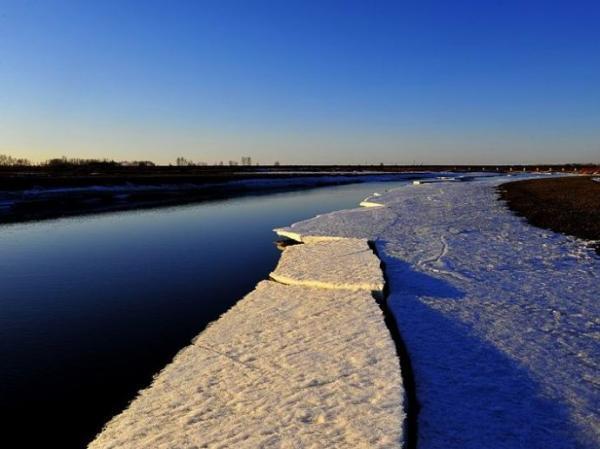 对联;瑟瑟北风冰冻辽河水下联该是什么