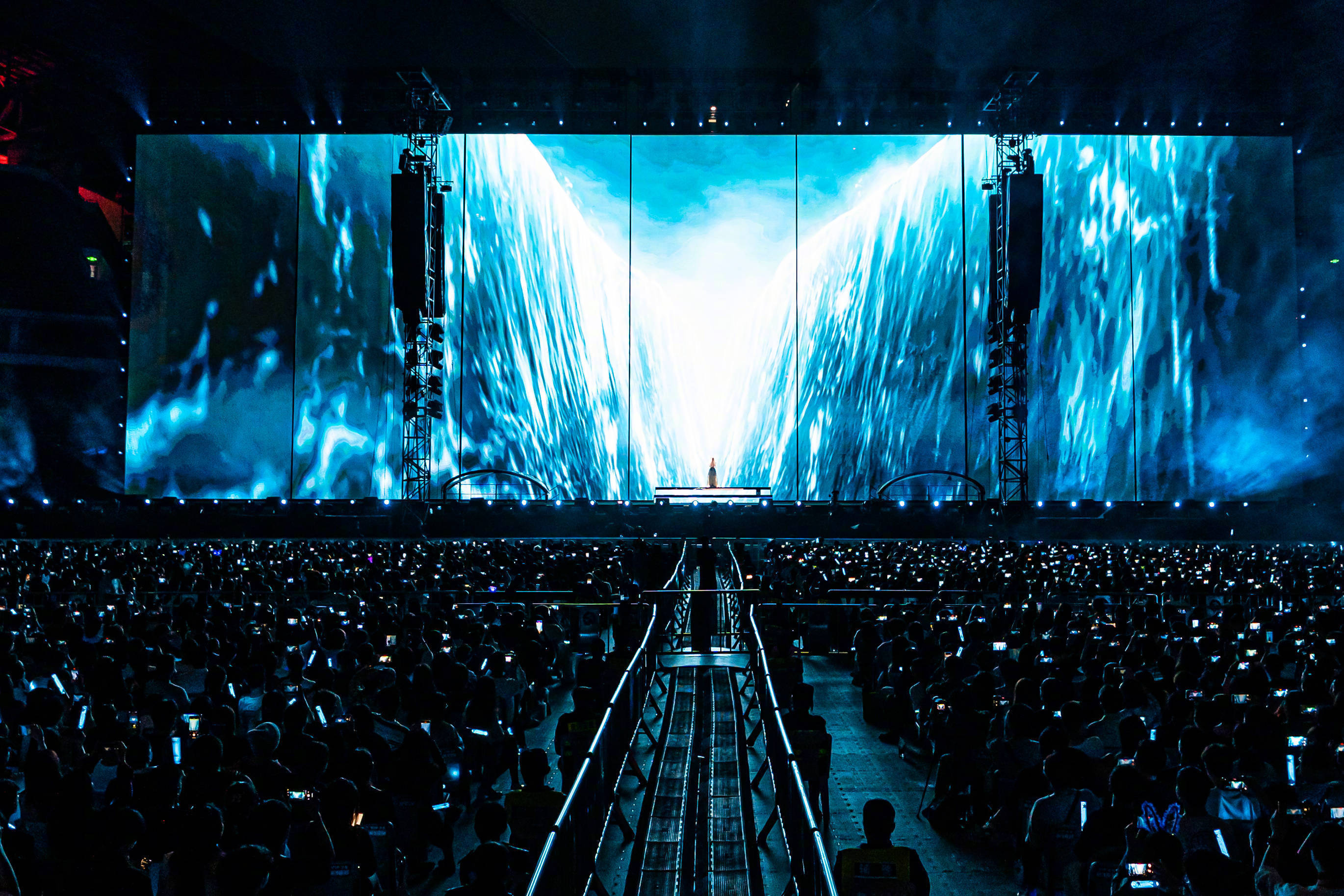 光明球场上演攻防大战