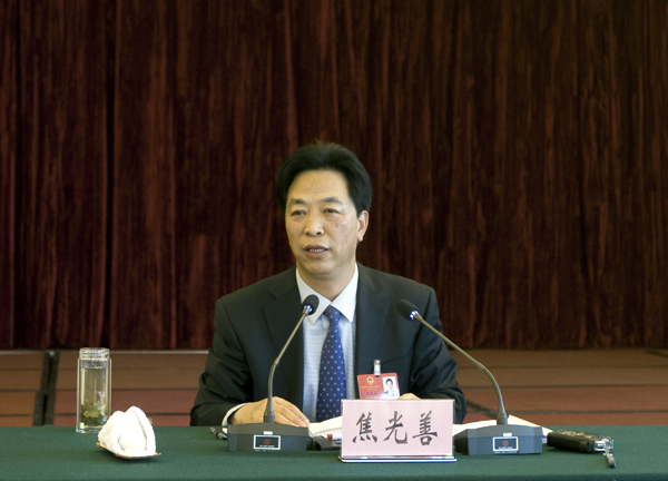 焦光善参加市政协七届二次会议联组讨论