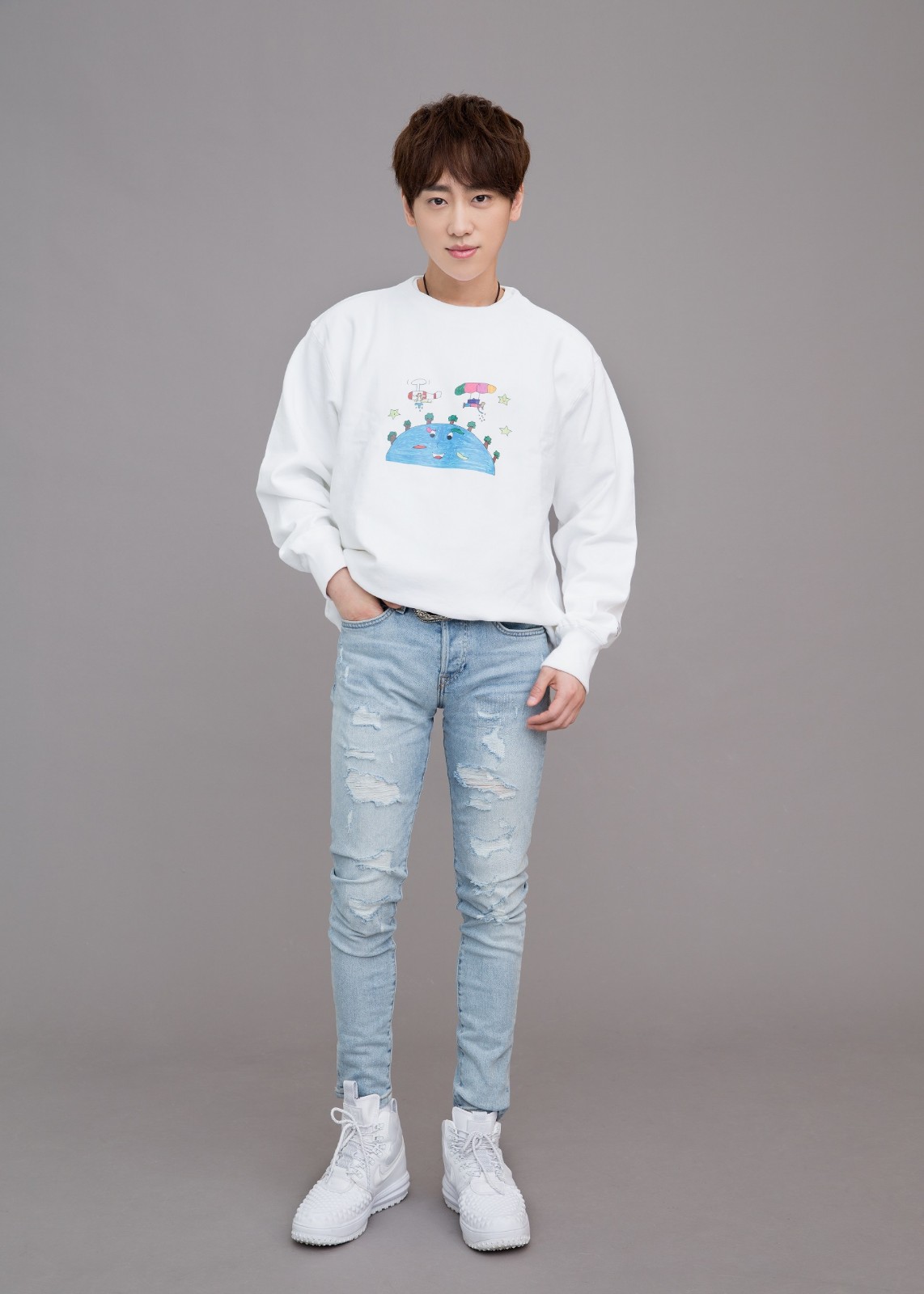 魏巡现身爱乐融聆听公益活动 展现偶像正确打开方式