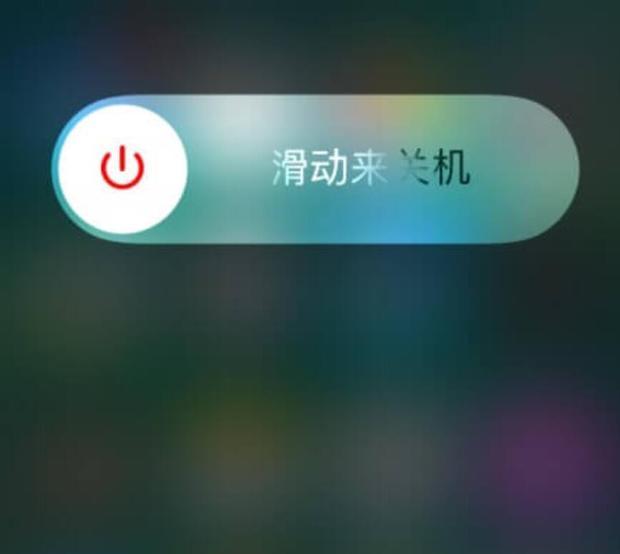 如果手机没有多少电量了,只需要等待电池耗完以后,即可自动关机了