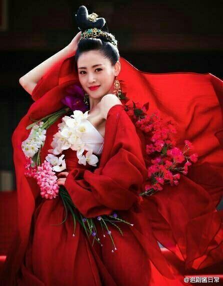 花正盛开等君采!刘亦菲杨幂领衔女星红衣扮相宛若天仙