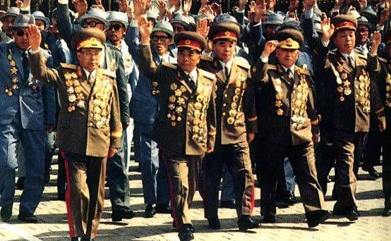 看朝鲜将军们的制服,世界人民都笑了