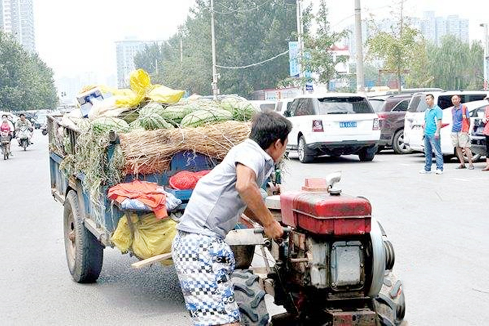 12马力的拖拉机能拉多重有人说1吨有人说10吨