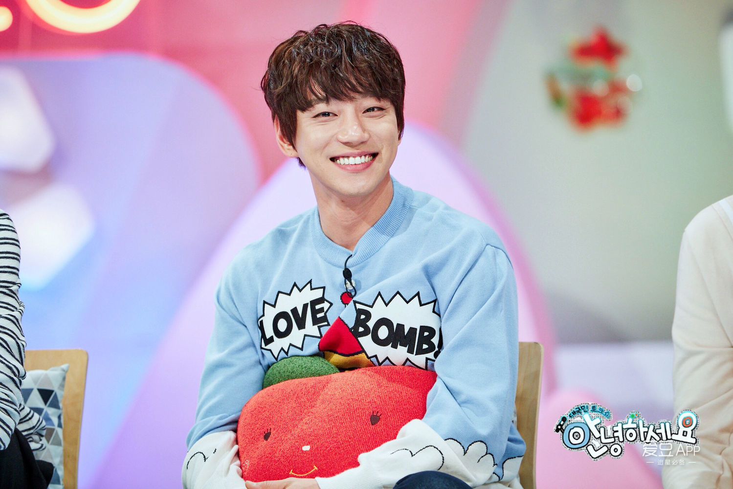 8日,kbs2脱口秀综艺《大国民脱口秀-你好》官方公开了一张黄致列的