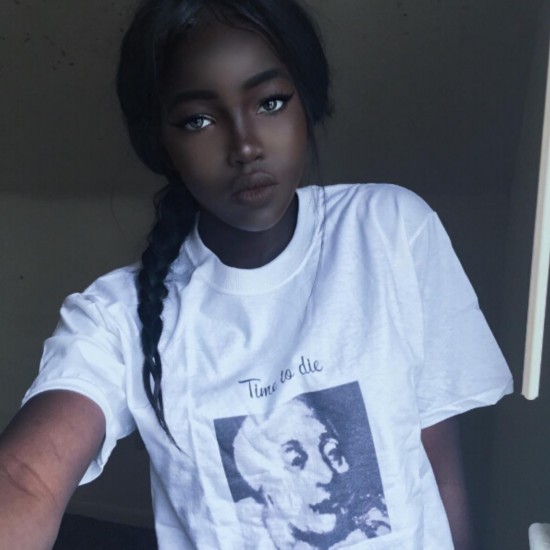 美黑人女中学生网络蹿红 长相甜美会讲8门外语(1/ 6)