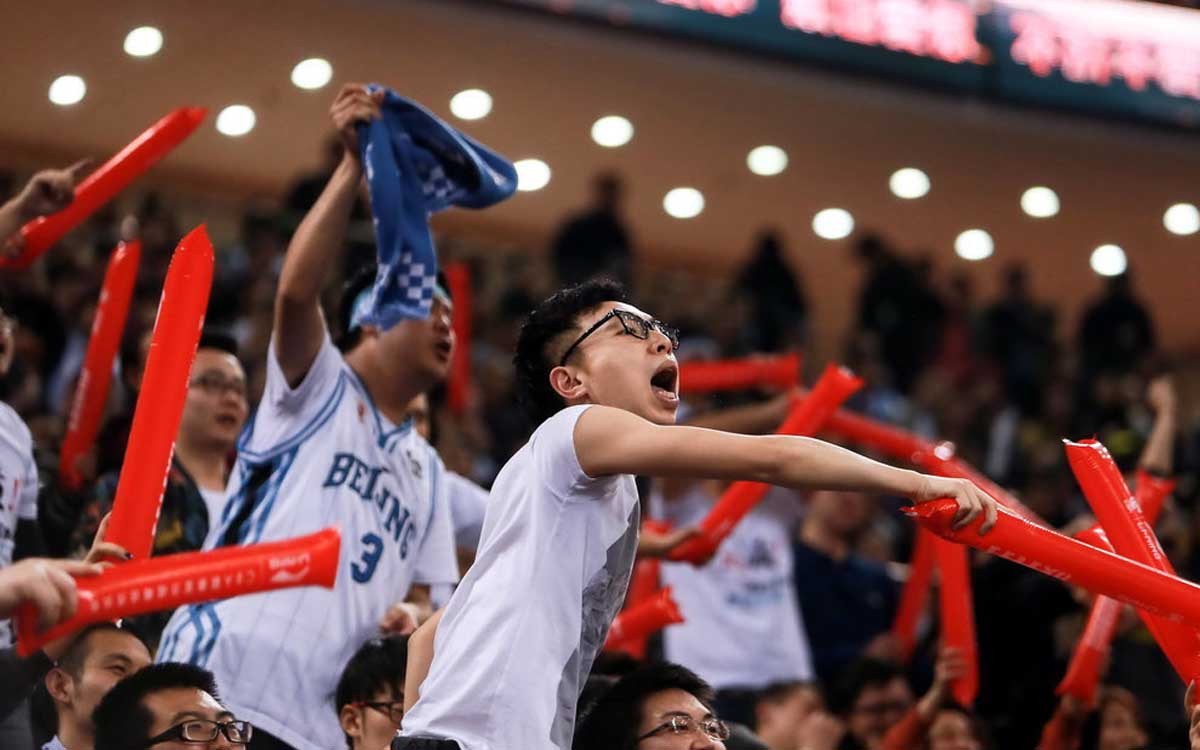 古语云"天子脚下官难做",对于cba联赛来说,"天子"脚下的球迷"很嚣张很