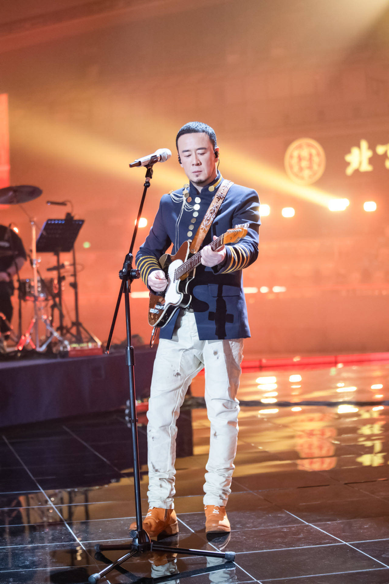 杨坤新歌《异客》上线 久盼归人终将与爱重逢 - 360娱乐,你开心就好