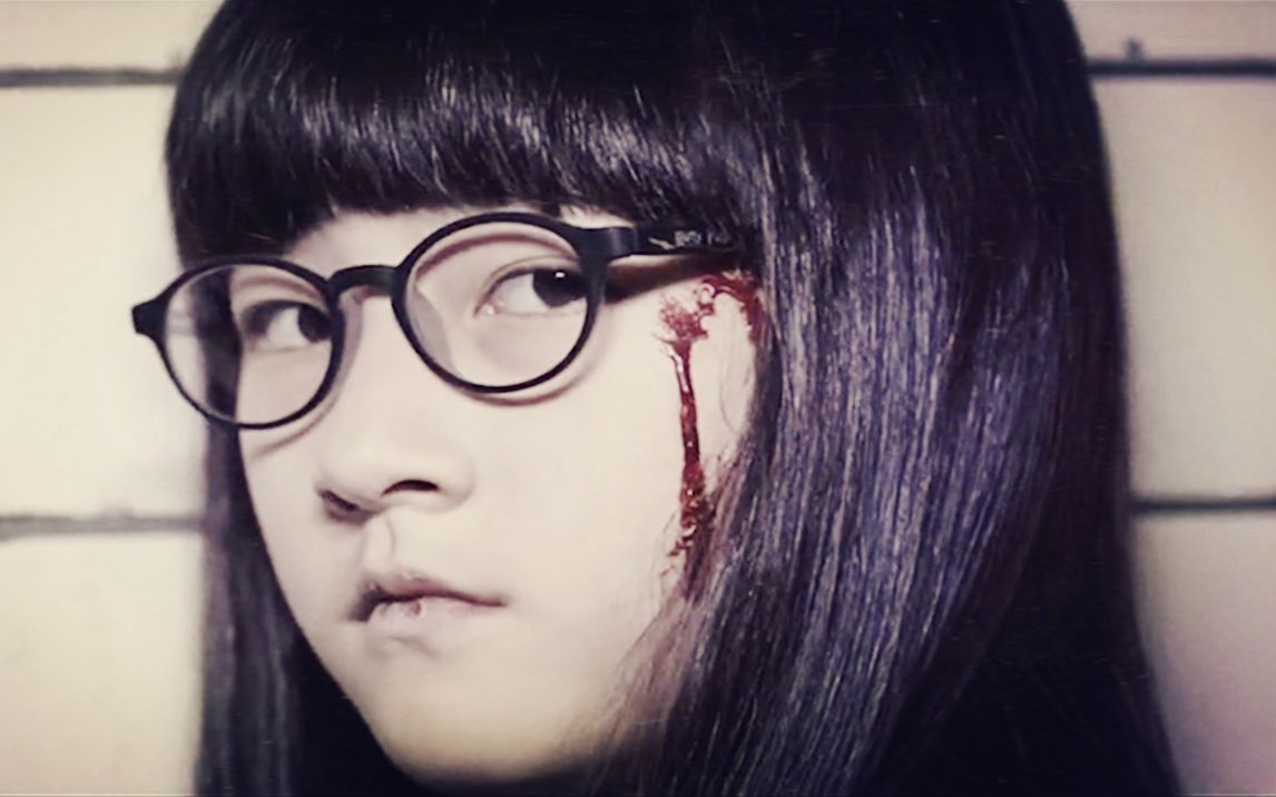 小女孩被邻居杀害,但鬼魂每天10点准时回家,后妈吓的不敢睡觉