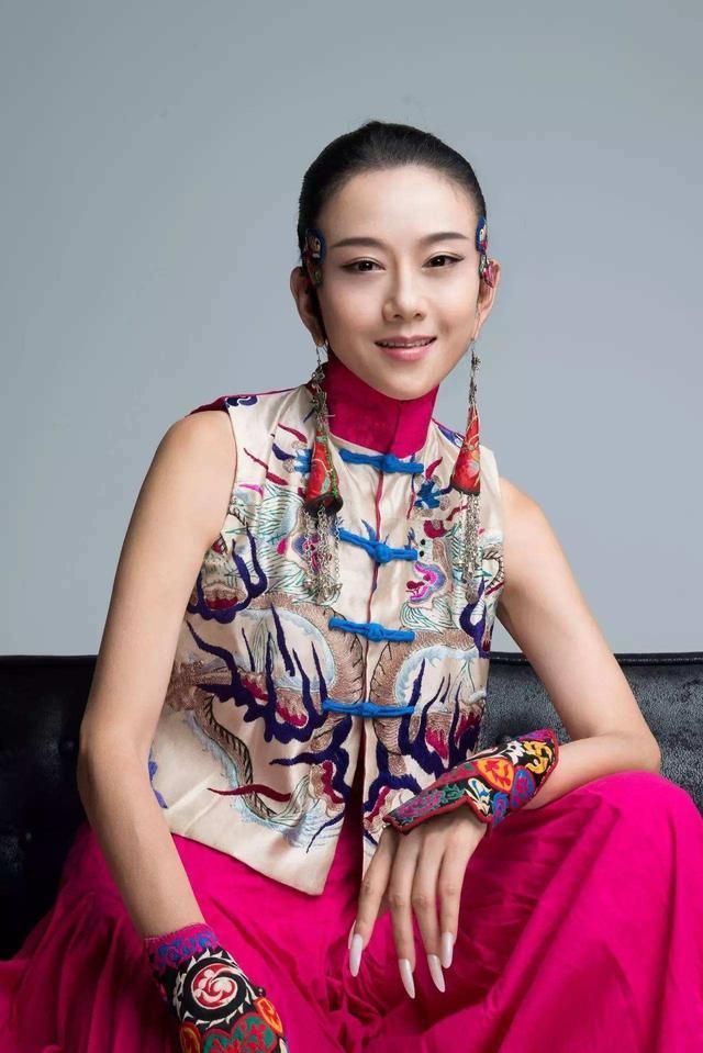 杨丽萍曾教她15年,长大后她变叛逆少女,两人闹翻!
