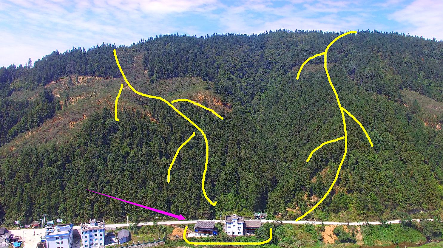 背靠两条大龙脉,风水格局完美,这户人家才是独一无二的风水宝地