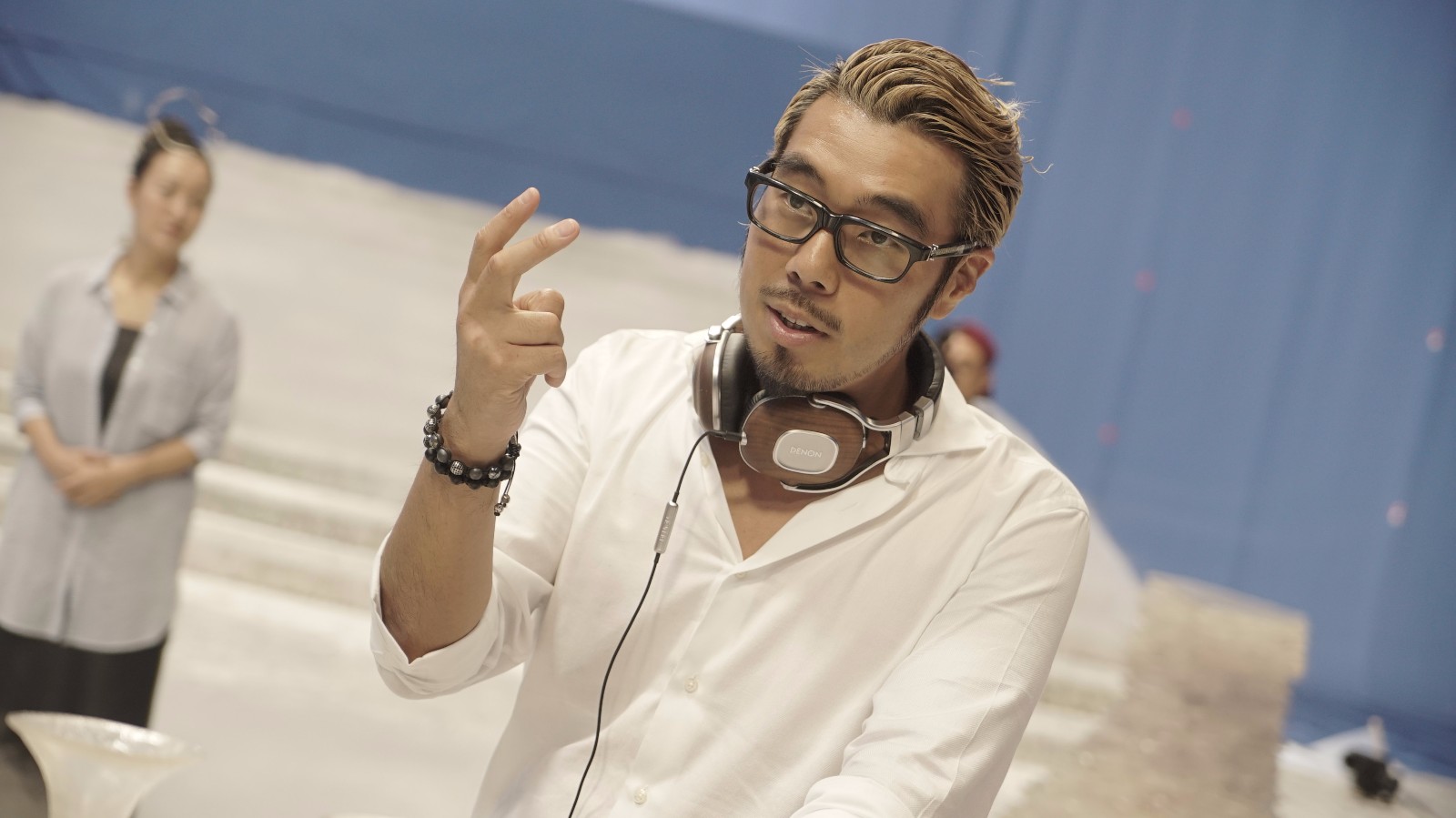 周显扬大胆开拍《真·三国无双》 全组"背影杀"急坏围观群众