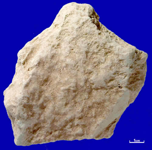 它还包括地开石,珍珠石和埃洛石及成分类似但非晶质的水铝英石,因此叫