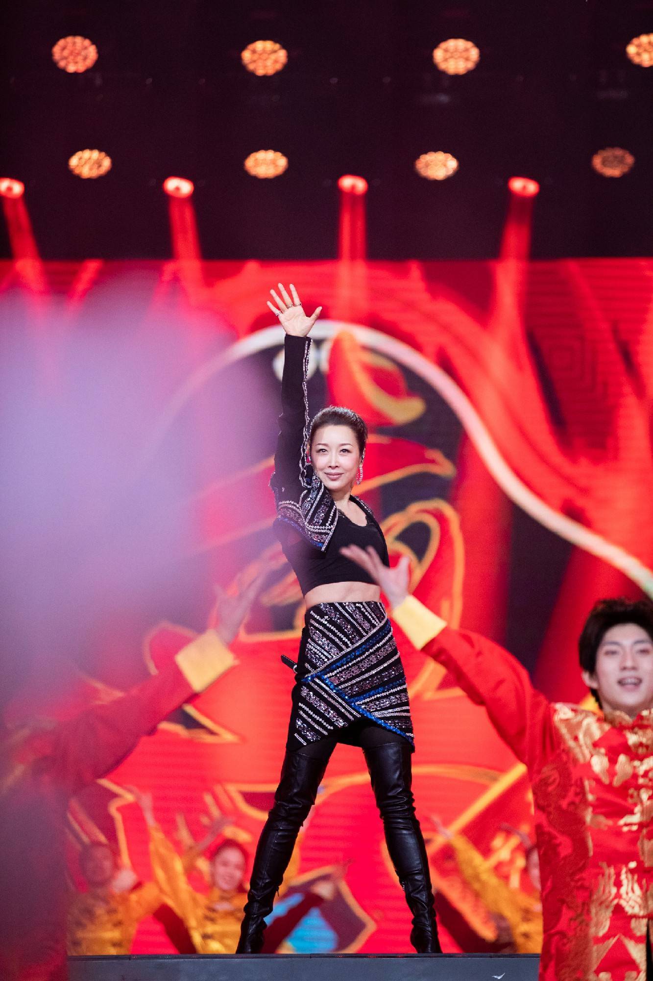 歌手孙悦登陆湖南卫视春晚经典再现送《最美的祝福》