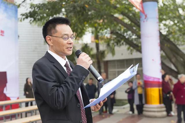 南充市白塔中学举行高三成人仪式暨高考冲刺誓师大会