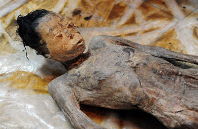 古棺开棺瞬间 百年女尸不腐