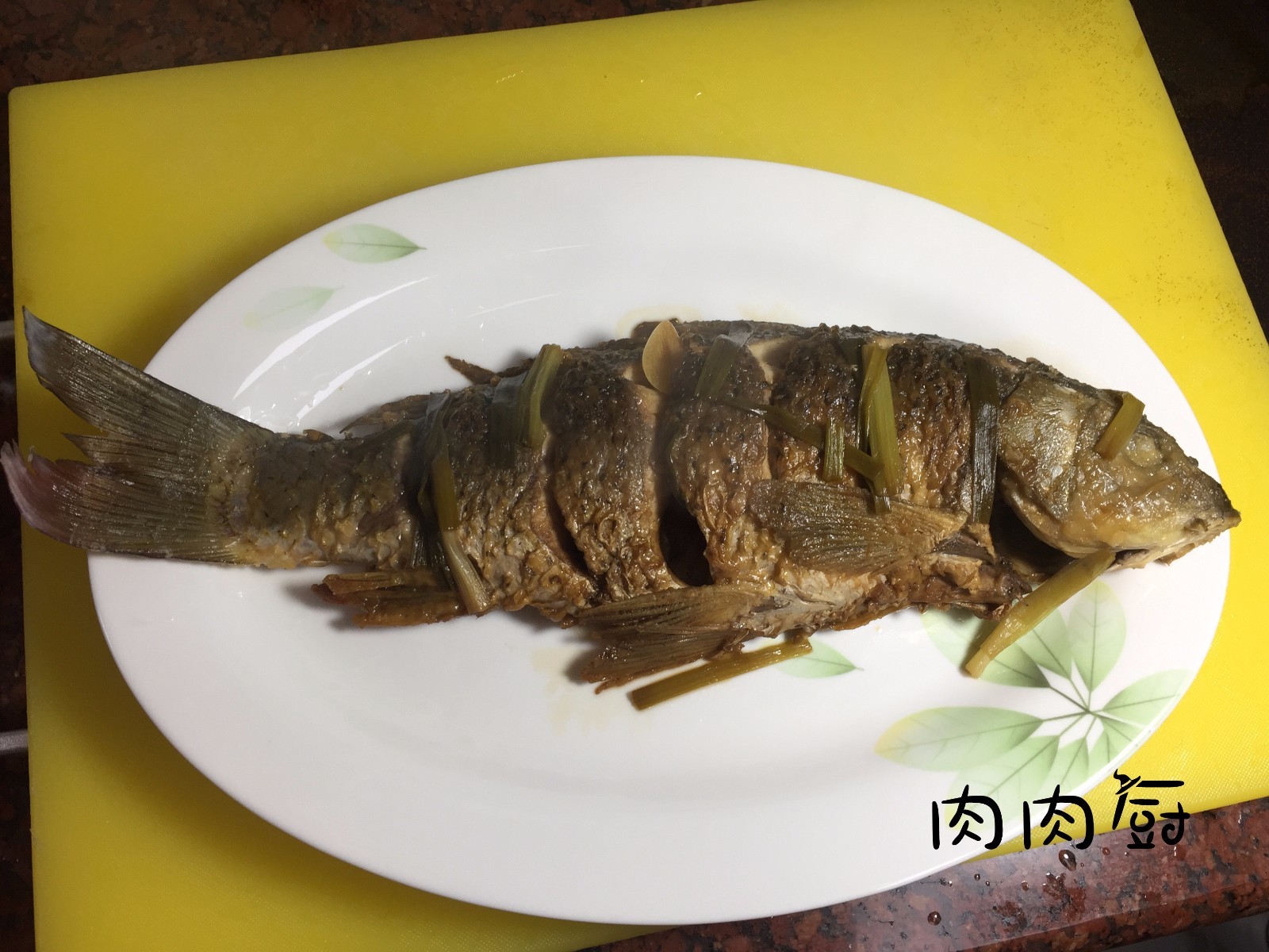 鲤鱼这样煎没有一点土腥味,不散不碎,百试百灵的小窍门!