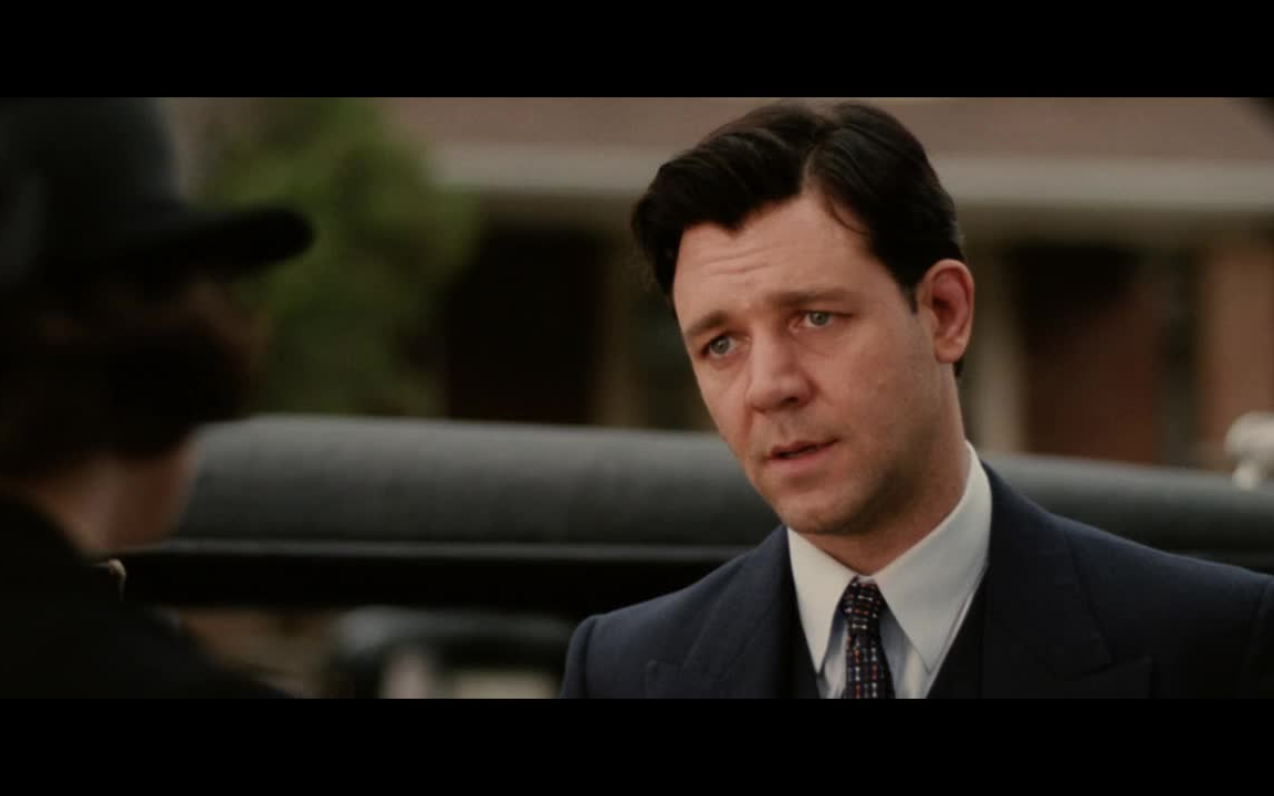 【铁拳男人】罗素克劳去参加冠军争夺战,路上的行人为他欢呼打气