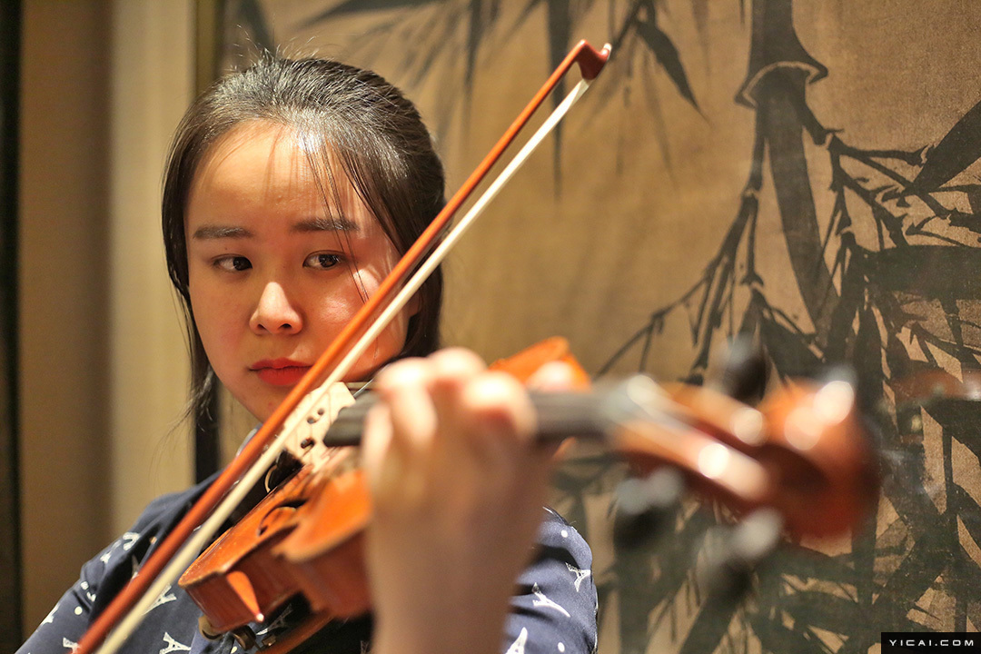 农民夫妻转身成制琴师北漂24年买房买豪车