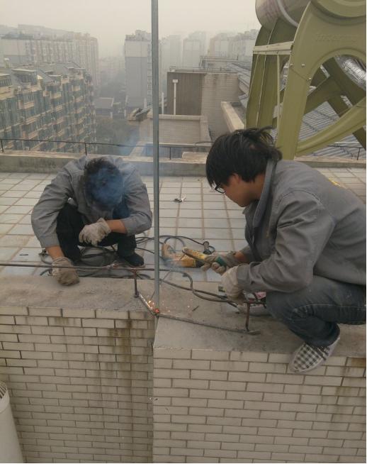 避雷针安装要挖地多深图片