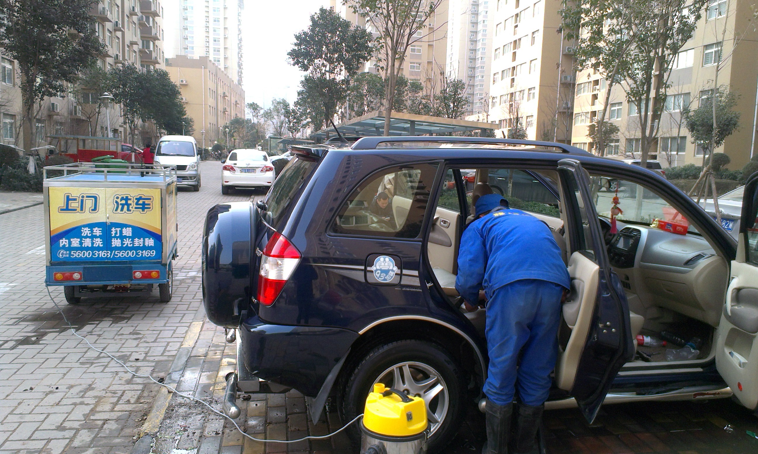 上門洗車機,是一種只需車主一個電話,即可服務到家的移動上門洗車設備