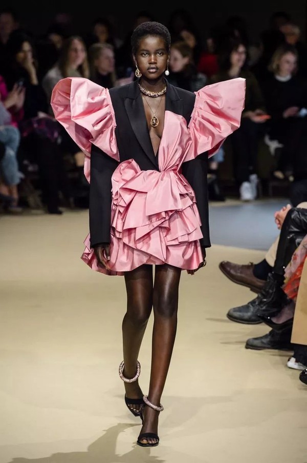 千篇一律的外表太无聊,这些个性面孔才是最具潜力的未来超模