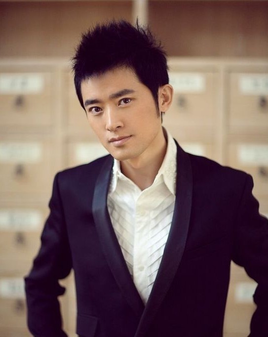 简介 凭借多部影视剧走红的影星任泉,继范冰冰,周迅,黄晓明之后,也于